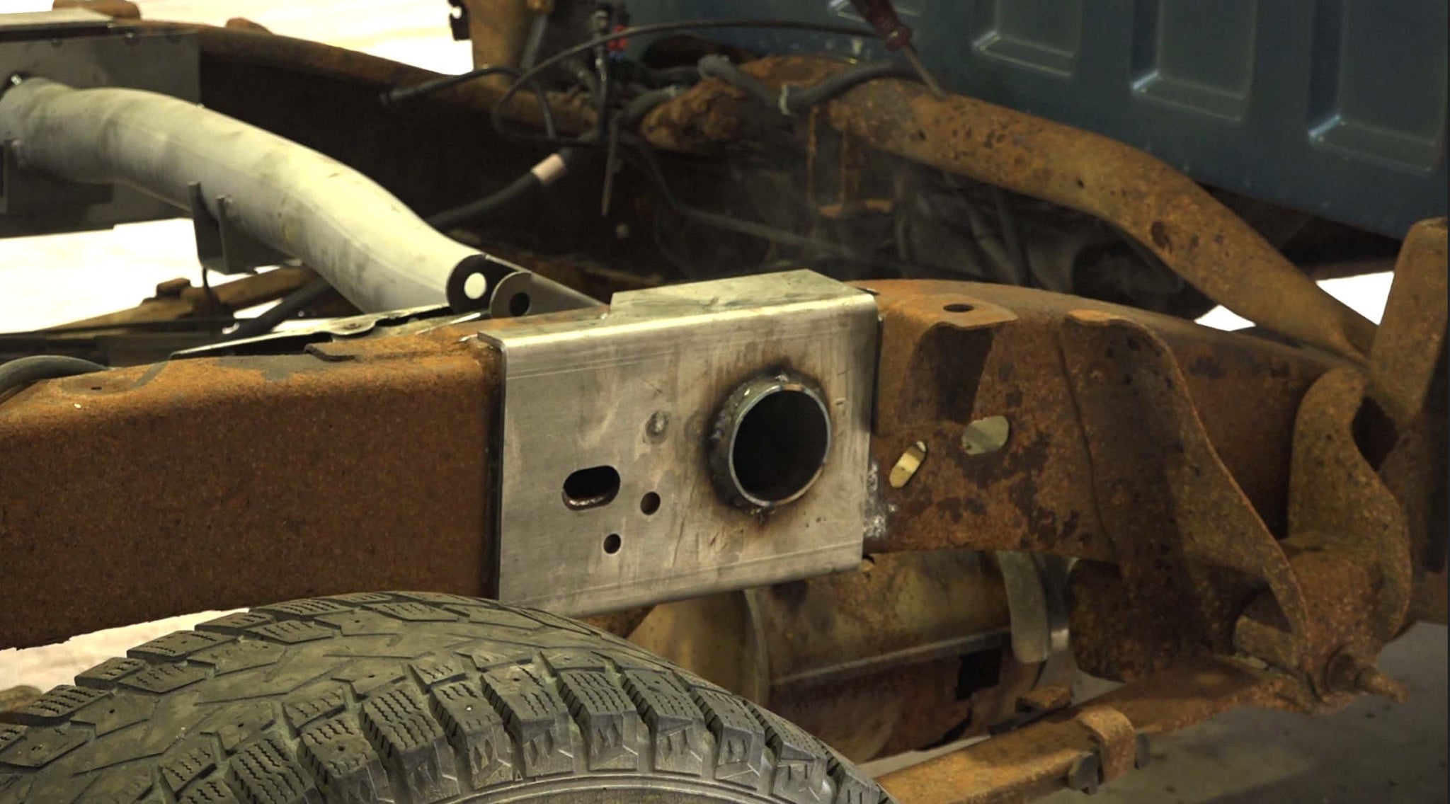 Rust Buster Rear Fuel Tank Crossmember For 1999-2006 GM Pickups RB7322