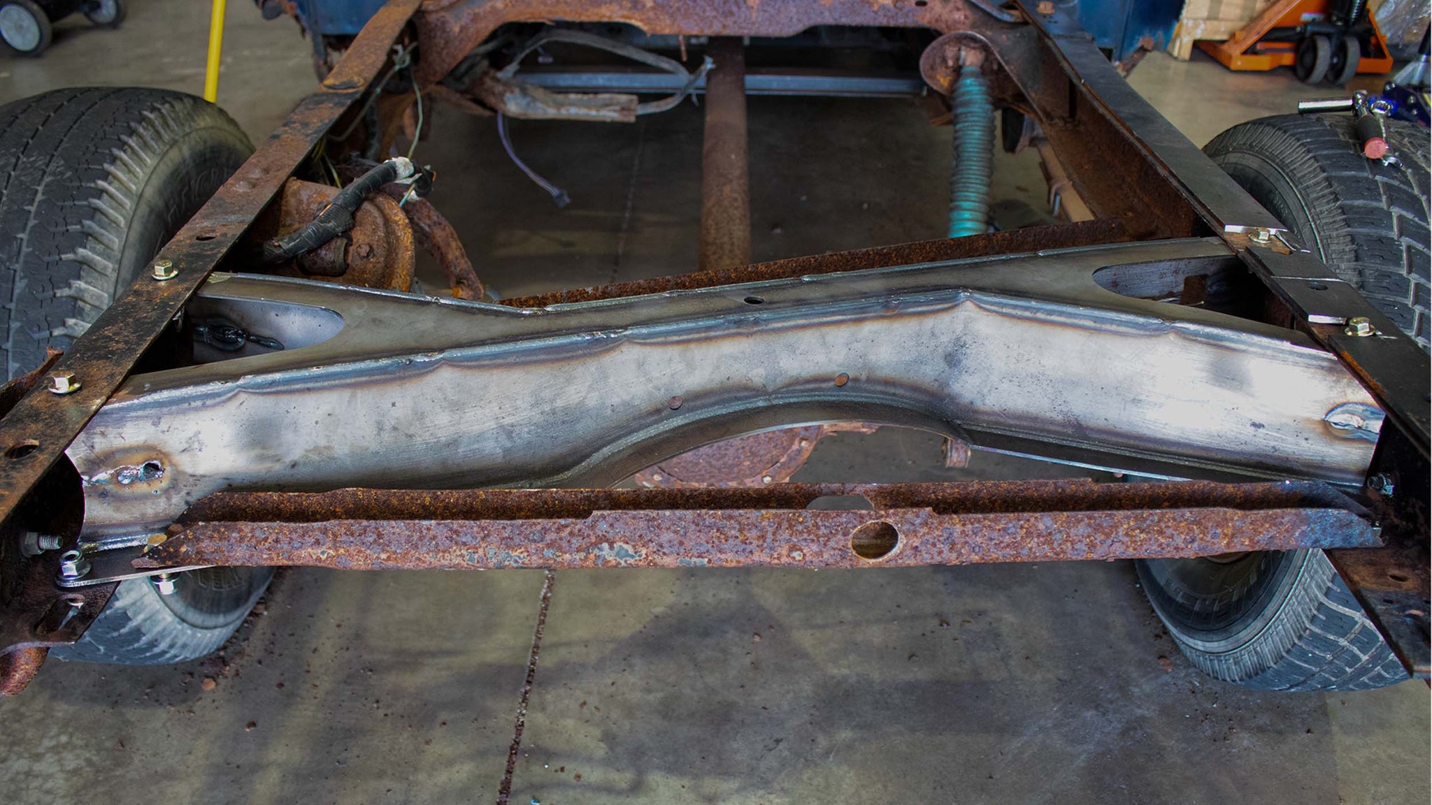 Spare Wheel Rusted Rust Buster Spare Tire Crossmember For 1988-1998 GM C/K-Trucks RB7329