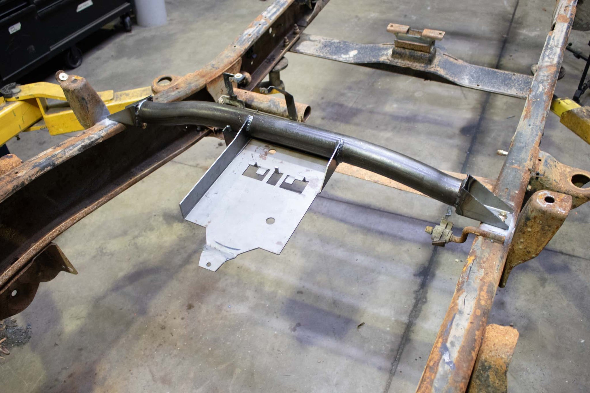 Rust Buster Forward Fuel Tank Crossmember For 2001-2010 GM HD Pickups