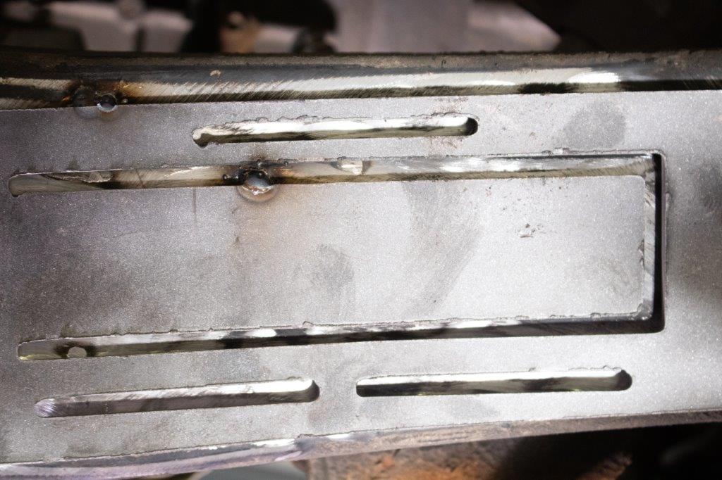 TA。枠　ブレスト Rust Buster Front Frame Stiffeners For 1995-2004 Toyota